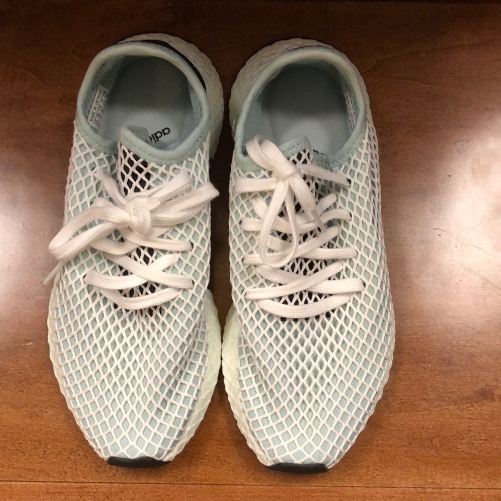 Women’s Adidas shoes - Picture 3 of 3